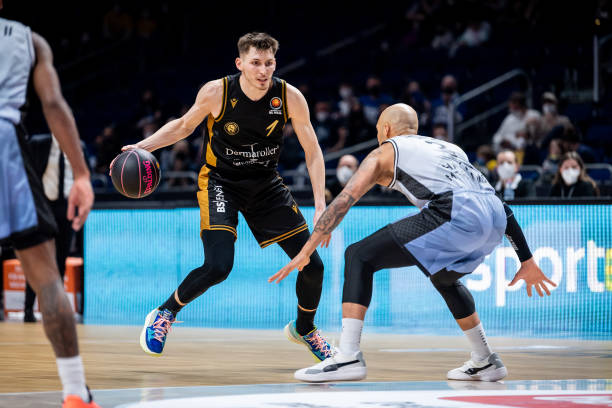 制造威胁 制造威胁