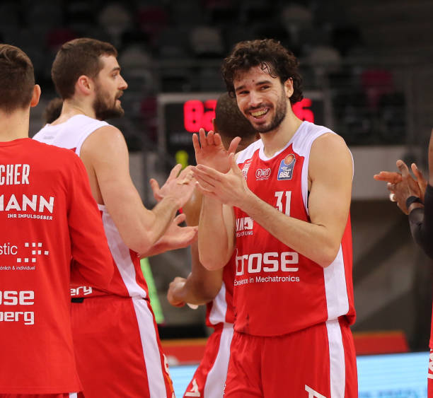 场球员来支 场球员来支